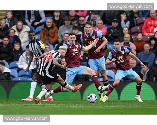 白百合之夜，圣詹士公园的烽烟：热刺与纽卡斯尔的宿命对决